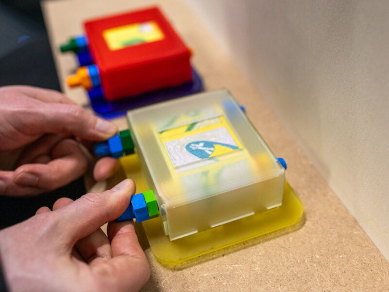 Scroll book Ai Hashimoto voor Light on Labs