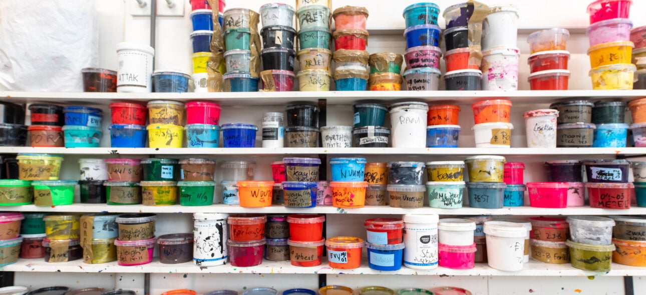 veel kleuren inkt bij het Grafisch Atelier Den Bosch