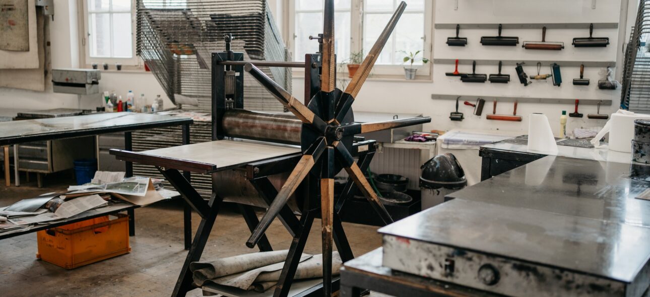 De werkplaats van het Grafisch Atelier Den Bosch met de grote pers