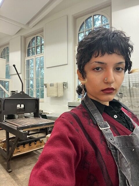 Prerna Bajaj bij het Grafisch Atelier Den Bosch